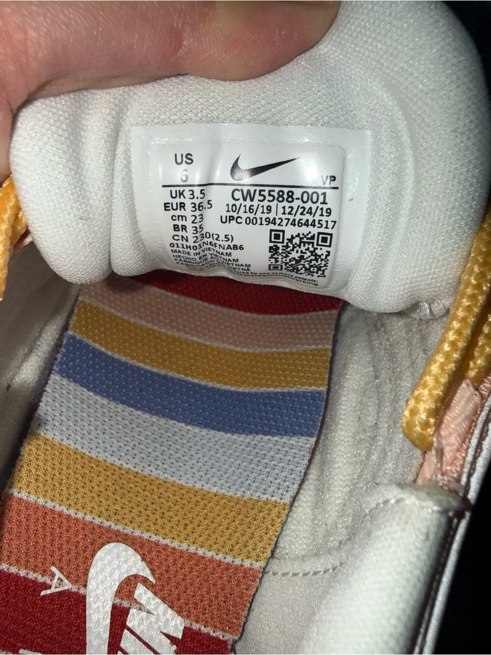Womens Multicolor Nike sneakers-